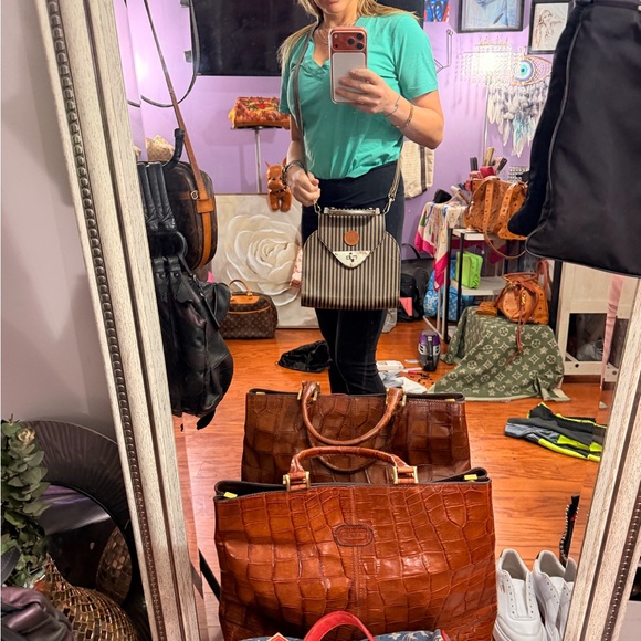 FLASH SALE 50% OFF 24HRS 1970'S authentic Fendi penguin flap. RARE - Picture 13 of 15